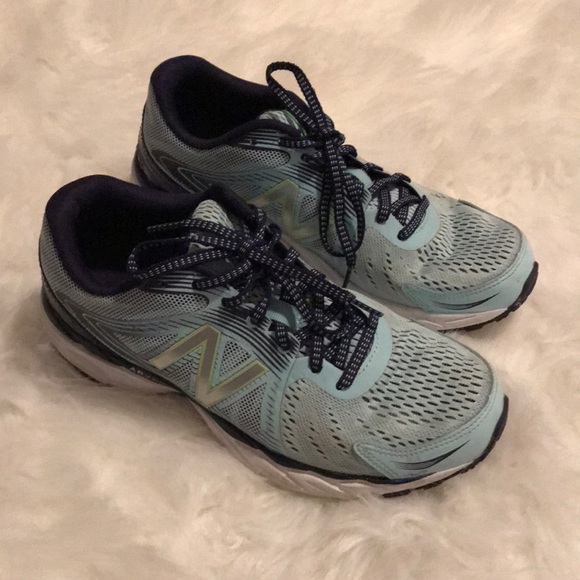 New balance tennis shoes - Picture 1 of 6